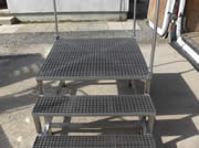 Step ladder with Square Grilled Grating (1)