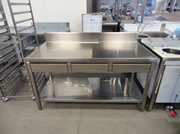 Inox stol otvoreni s rubom i tri ladice ispod radne ploe - inox