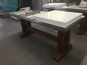Rustikalni stol za sjeenje peenja sa karama